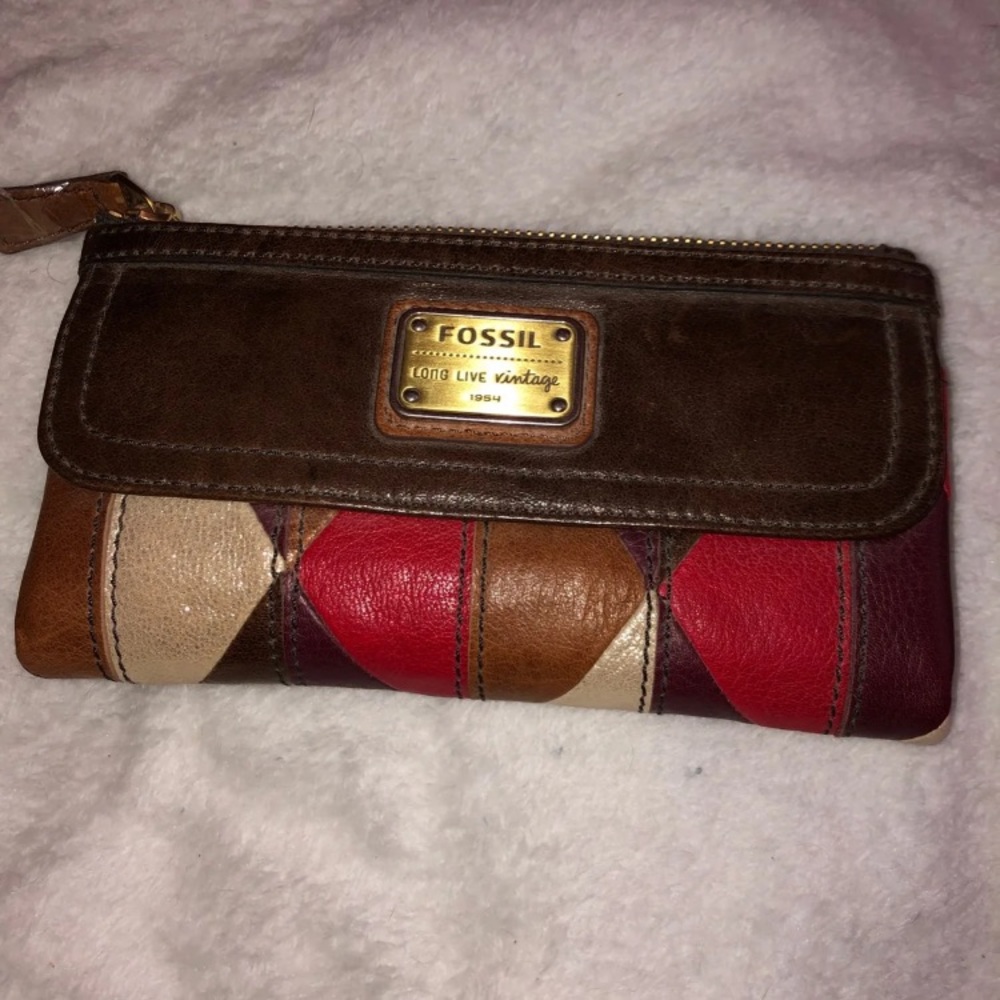 BRAND NEW FOSSIL WALLET!